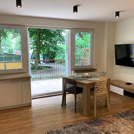 With Garage Near The Sea, Daire *