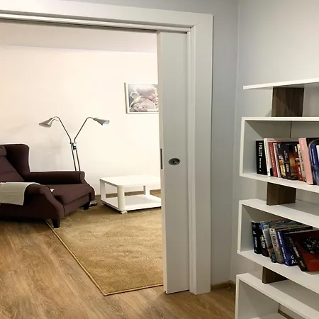 With Garage Near The Sea, Daire