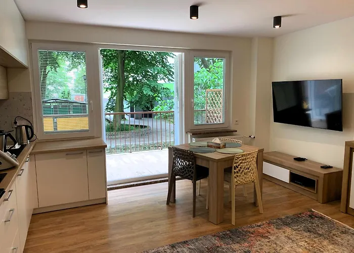 With Garage Near The Sea, Daire *