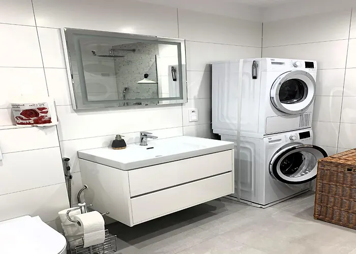 With Garage Near The Sea, Daire *